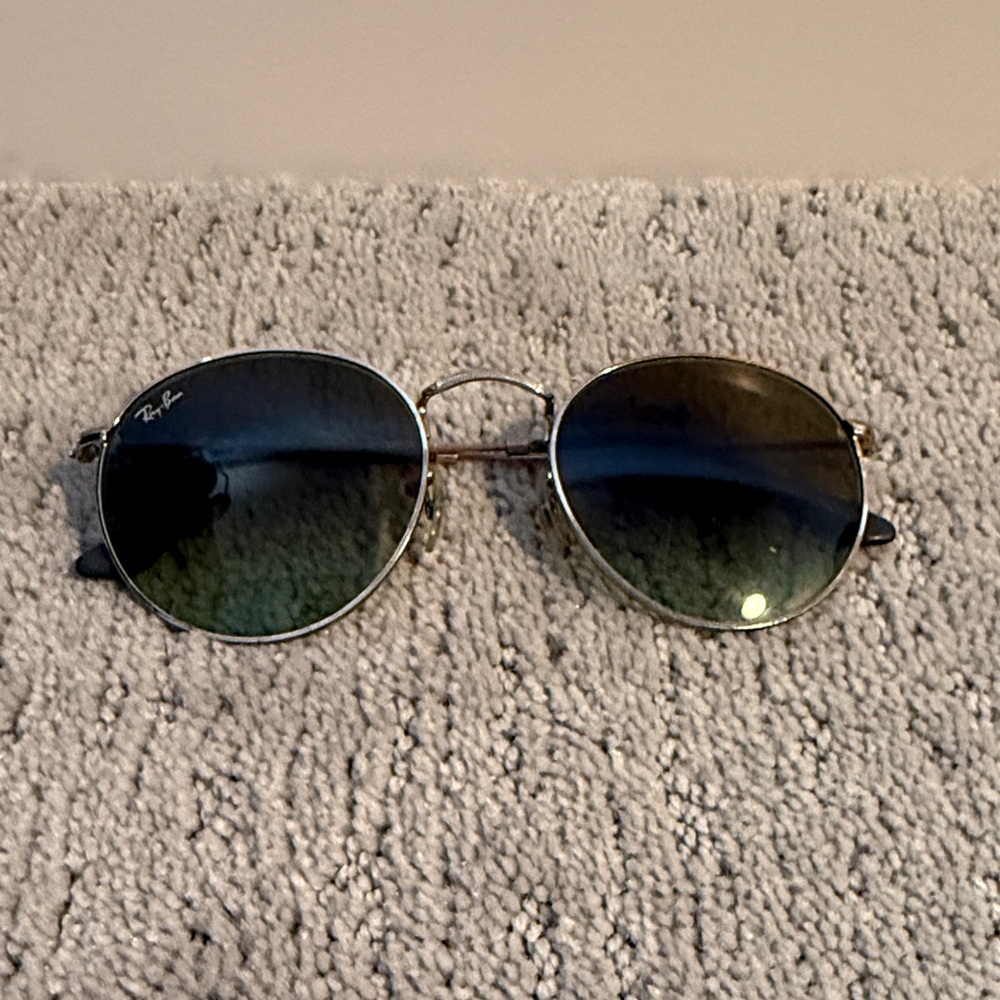 Ray-Ban Round Sunglasses with Gradient Lenses